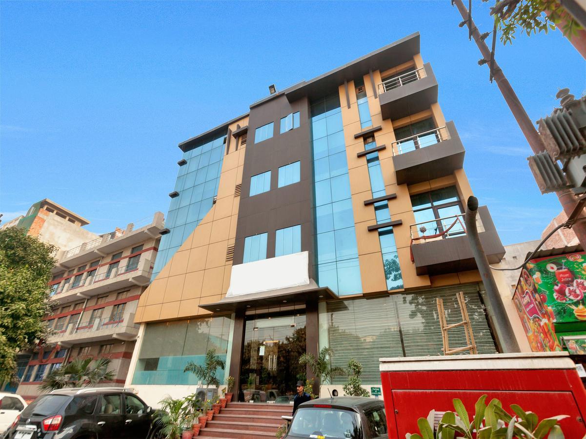 فندق Oyo 9841 The Vivir 1 نويدا المظهر الخارجي الصورة